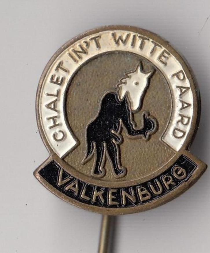 Valkenburg Chalet in 't witte paard speldje, Verzamelen, Speldjes, Pins en Buttons, Gebruikt, Speldje of Pin, Overige onderwerpen