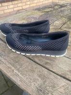 Prachtig zwarte schoenen Prada mt. 40, Rundholz, Ophalen of Verzenden, Zo goed als nieuw, Zwart