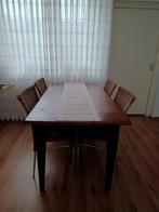 Koloniale houten eettafel met 4 rotan stoelen, Huis en Inrichting, Complete eetkamers, Gebruikt, Ophalen