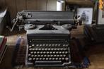 De Olivetti schrijfmachine van J.M.A. (Maarten) Biesheuvel, Ophalen, Gebruikt