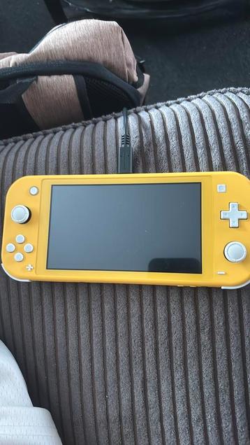 switch lite + hoes amper gebruikt beschikbaar voor biedingen