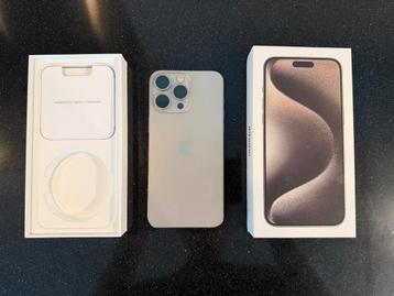 iPhone 15 Pro Max 256GB - Krasvrij + 6 Hoesjes! beschikbaar voor biedingen