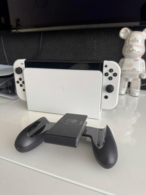 Te koop: ZGAN Nintendo Switch OLED Wit - in topstaat!, Spelcomputers en Games, Games | Nintendo Switch, Zo goed als nieuw, Overige genres