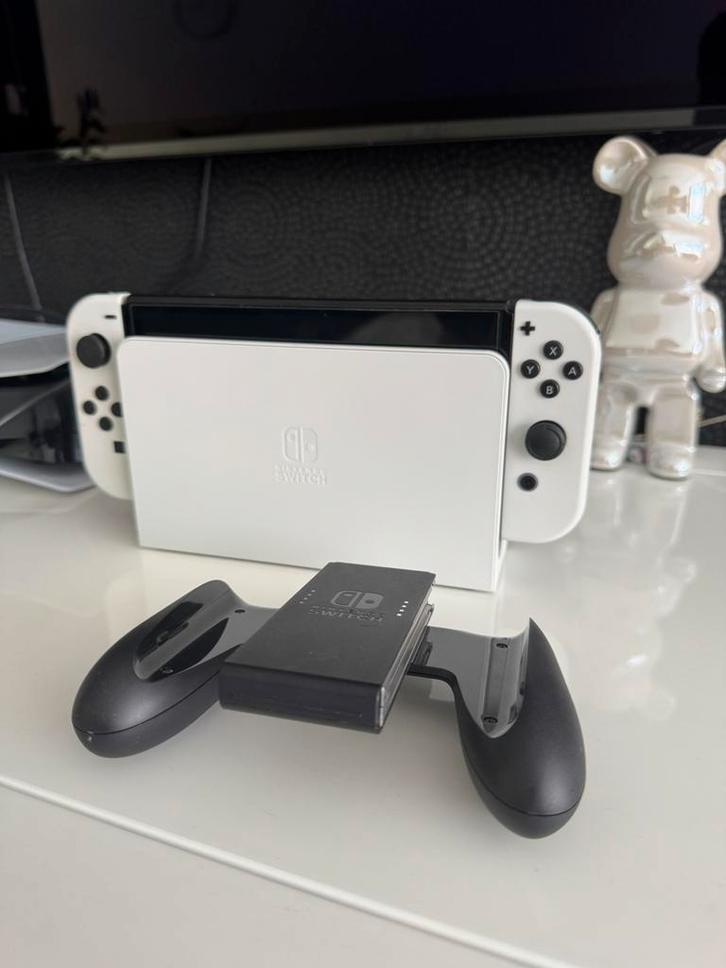 Te koop: ZGAN Nintendo Switch OLED Wit - in topstaat!, Spelcomputers en Games, Games | Nintendo Switch, Zo goed als nieuw, Overige genres