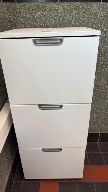 Dossierkast met 3 lades beschikbaar voor biedingen