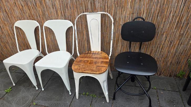 Verschillende stoelen set, Huis en Inrichting, Stoelen, Gebruikt, Vier, Hout, Metaal, Wit, Ophalen of Verzenden