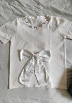 Wit T-shirt (S) met ronde hals en strik (accessoire), Kleding | Dames, T-shirts, Wit, Ophalen of Verzenden, Korte mouw, Maat 36 (S)