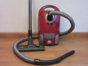 Miele Stofzuiger S4212  300----- 2000 watt beschikbaar voor biedingen