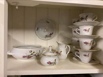 Brocante set servies met roos motief /goud randje  beschikbaar voor biedingen