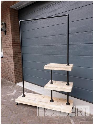 Luxe kledingrek van zwarte steigerbuis met steigerhout! beschikbaar voor biedingen