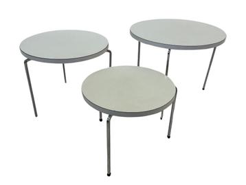 Vintage set van drie ronde bijzettafeltjes jaren 70 design beschikbaar voor biedingen