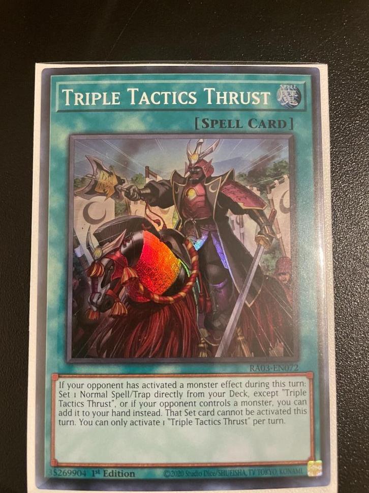 Triple Tactics Thrust (V.1 - Super Rare), Hobby en Vrije tijd, Verzamelkaartspellen | Yu-gi-Oh!, Zo goed als nieuw, Losse kaart