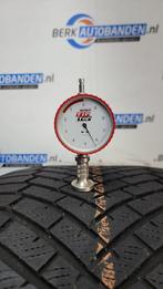 2x Yokohama Bluearth Winter V905 SUV 325/35 R22 114W 325/35/, Auto-onderdelen, Banden en Velgen, Gebruikt, -, -, 325 mm