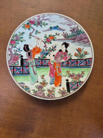 18e eeuwse Chinees Famille Rose bord beschikbaar voor biedingen