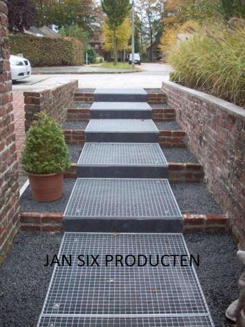 Gegalvaniseerde roosters 800x800x30 maas 33x33 beschikbaar voor biedingen