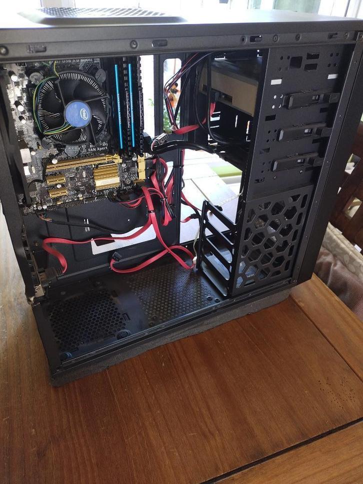 Desktop PC zonder voeding / GRATIS, Computers en Software, Desktop Pc's, Gebruikt, 3 tot 4 Ghz, SSD, 16 GB, Ophalen