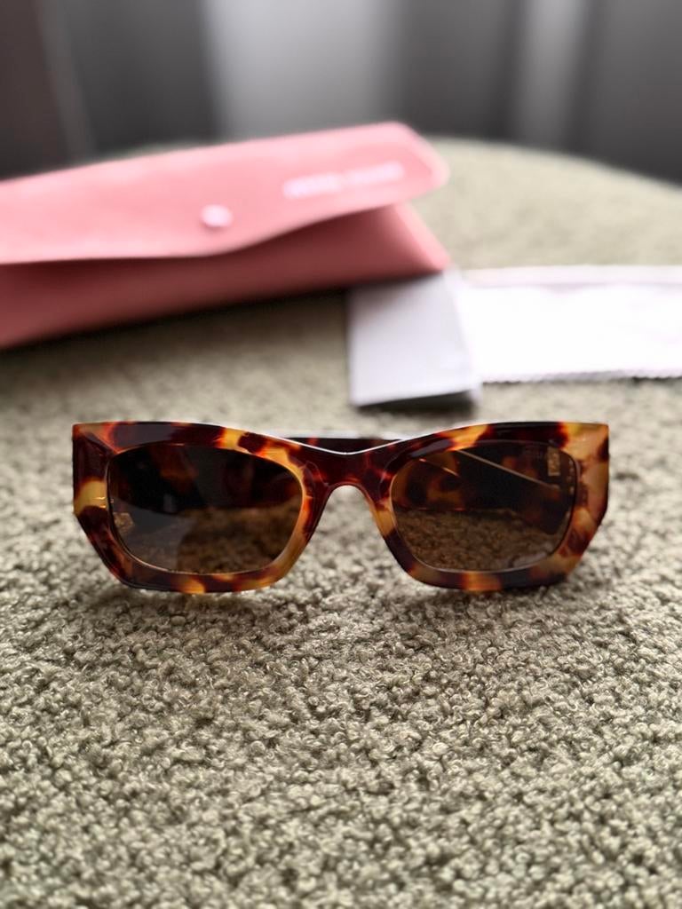 Miu Miu Zonnebril, Sieraden, Tassen en Uiterlijk, Zonnebrillen en Brillen | Dames, Overige merken, Zonnebril, Bruin, Verzenden