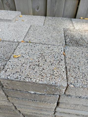Gratis 23m2 tuin klinkers/stenen beschikbaar voor biedingen