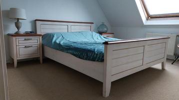 Gratis Massief houten bed MOET NU WEG!