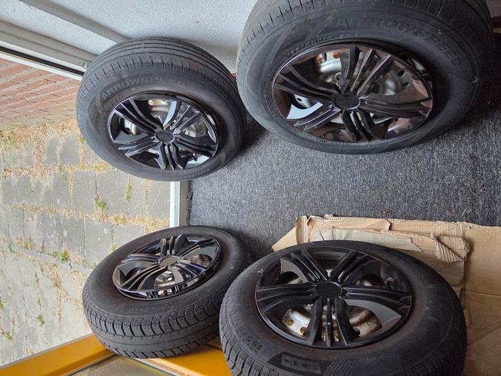 Set van 4 wieldoppen inclusief stalen velgen + banden, Auto diversen, Wieldoppen, Gebruikt, Ophalen