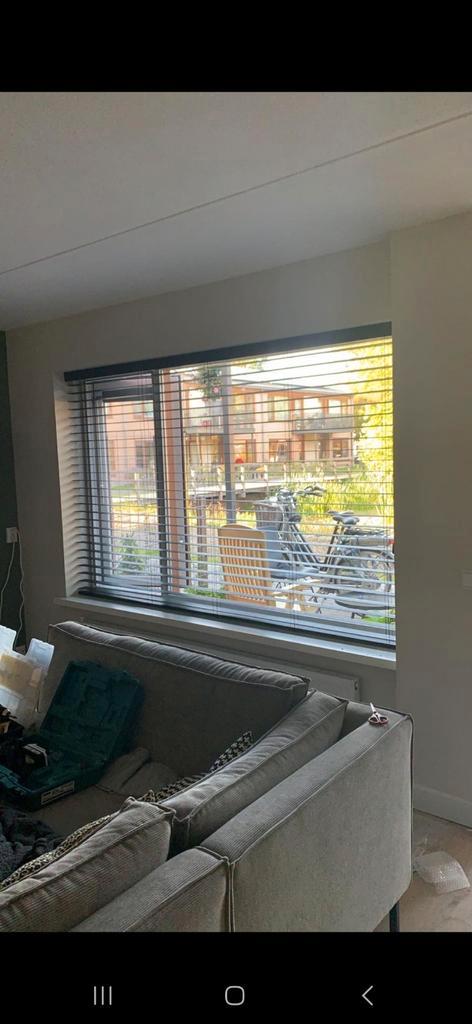 Jaloezieën woonkamer en hal, Huis en Inrichting, Stoffering | Gordijnen en Lamellen, Zo goed als nieuw, Zwart, Ophalen