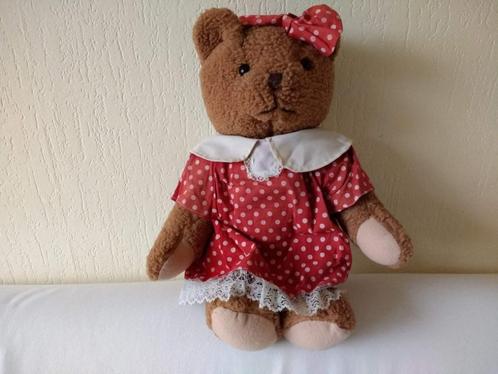 Grote knuffelbeer, knuffel beer 44 cm hoog met rode jurk, Kinderen en Baby's, Speelgoed | Knuffels en Pluche, Zo goed als nieuw