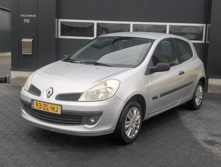 Renault Clio 1.2 16V 75 pk 3D 2008 Grijs, Auto's, Renault, Particulier, Clio, ABS, Airbags, Airconditioning, Boordcomputer, Centrale vergrendeling