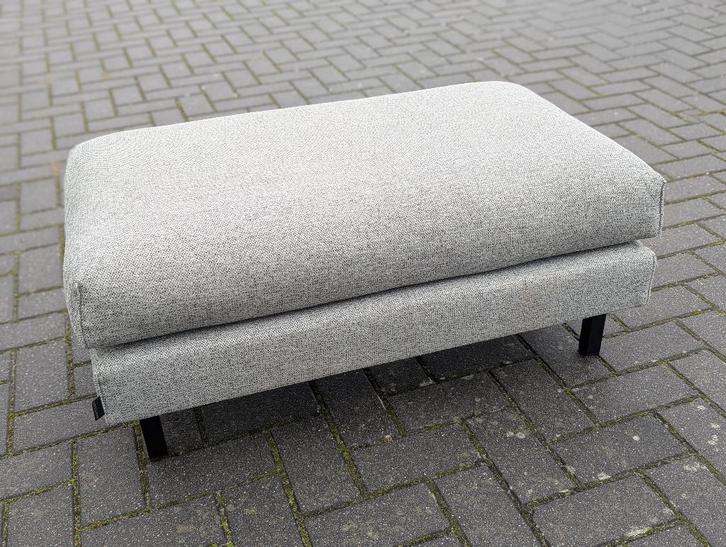 Aangeboden Hocker/Poef wegens ruimte gebrek, Huis en Inrichting, Banken | Bankstellen, Zo goed als nieuw, Rechte bank, Tweepersoons