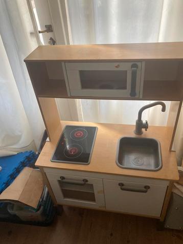 Speelgoed keuken met kado van mijn dochter, en speelgoed beschikbaar voor biedingen