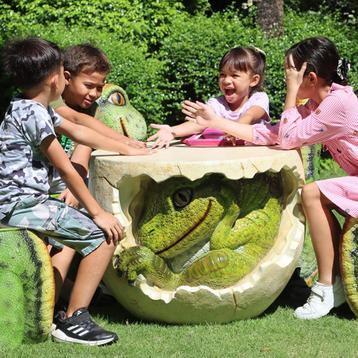 Dino Table – Gelcoat Version Gel Coated Kindertafel beschikbaar voor biedingen