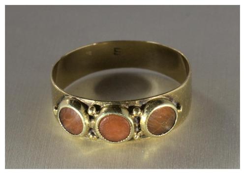 Antiek 14 kt gouden ring met bloedkoraal maat 15,6, Sieraden, Tassen en Uiterlijk, Antieke sieraden, Ring, Goud, Met edelsteen
