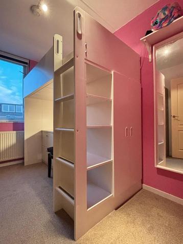 IKEA Hoogslaper, wit, met bureau Smastad beschikbaar voor biedingen