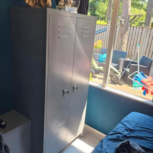 Kledingkast + nachtkastje, Huis en Inrichting, Kasten | Lockerkasten, Gebruikt, Ophalen