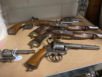 Te koop, mijn antieke pistolen en revolvers, nw foto,s. beschikbaar voor biedingen