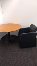 Ronde (kantoor)tafel + twee stoelen. Weinig gebruikt, Huis en Inrichting, Ophalen, Gebruikt