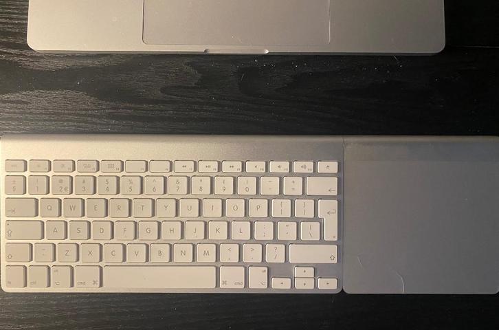 Apple bluetooth toetsenbord en touchpad, Computers en Software, Toetsenborden, Gebruikt, Qwerty, Draadloos, Ophalen