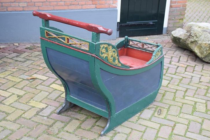 Vrolijk gekleurde houten duwslede voor op het ijs, Antiek en Kunst, Curiosa en Brocante, Ophalen
