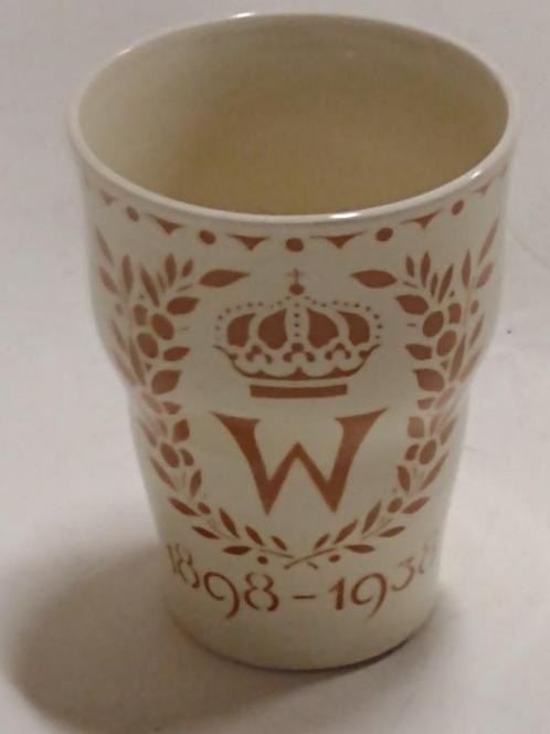 jubileumsbeker Wilhelmina 40 jaar / Societe Ceramique, Antiek en Kunst, Antiek | Keramiek en Aardewerk, Ophalen