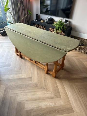 Groene Grenen Hang Oortafel Ovaal beschikbaar voor biedingen