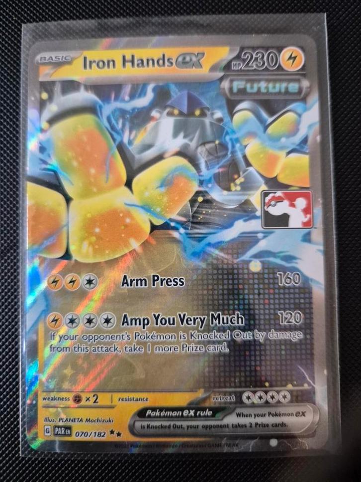 070 Iron Hands Play Stamped Paradox Rift Pokemon TCG, Hobby en Vrije tijd, Verzamelkaartspellen | Pokémon, Zo goed als nieuw, Ophalen of Verzenden