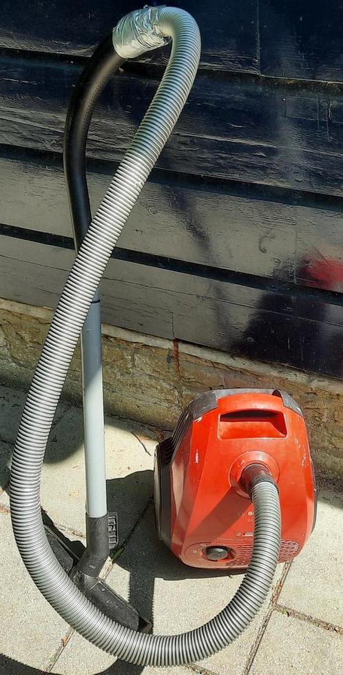 Bosch stofzuiger BGN2A112N werkt goed 7 jaar oud, Witgoed en Apparatuur, Stofzuigers, Gebruikt, Stofzuiger, Minder dan 1200 watt