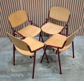 68 x Eromes schoolstoelen vintage kantine stoelen hout cafe beschikbaar voor biedingen