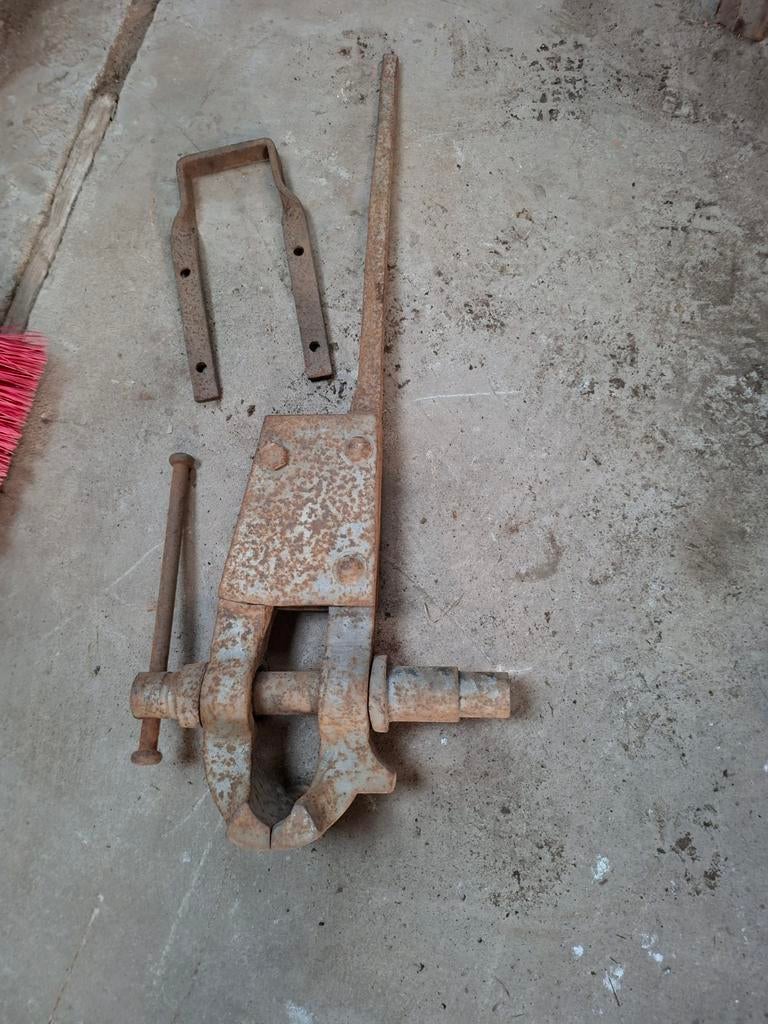 Staart bankschroef gietijzer zwaar, Ophalen, Gebruikt, Minder dan 70 cm, Bankschroef