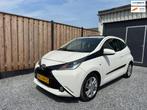 Toyota Aygo 1.0 VVT-i x-wave Automaat | Camera | Nieuwe APK, Gebruikt, Met garantie (alle), 4 stoelen, Leder en Stof