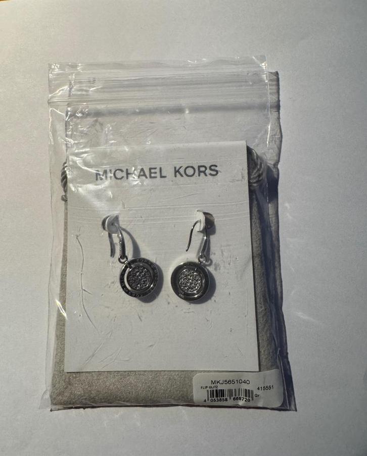 NIEUW: Michael Kors oorbellen - flip glitz, Sieraden, Tassen en Uiterlijk, Oorbellen, Nieuw, Hangers, Overige materialen, Zilver