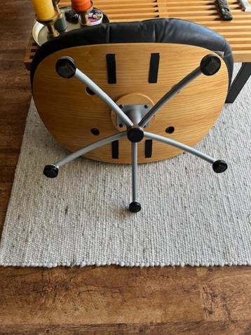 Mooie grote vintage design leren footstool hocker ottoman beschikbaar voor biedingen