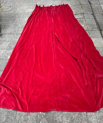 Rode velours gordijn + binnengordijn (Tabbert Sinterklaas) beschikbaar voor biedingen