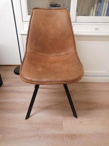 4 bruine eetkamerstoelen beschikbaar voor biedingen