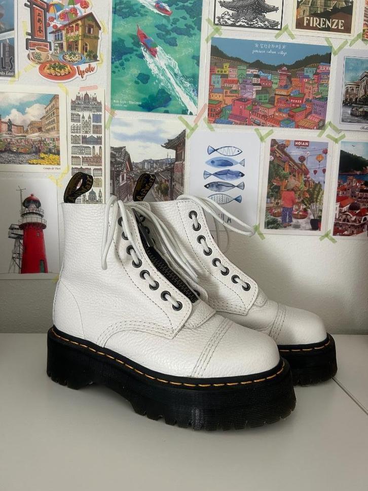 Dr Martens Wit, Kleding | Dames, Schoenen, Zo goed als nieuw, Lage of Enkellaarzen, Wit, Ophalen of Verzenden