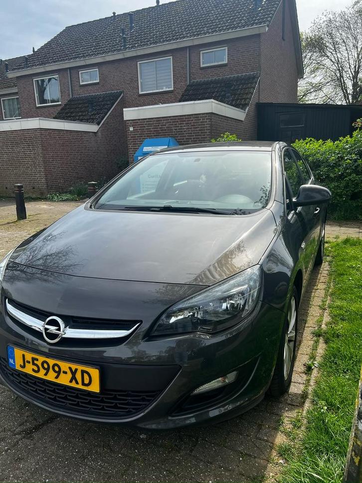 Opel Astra 1.4 Ecotec 74KW 5-D 2013 Grijs, Auto's, Opel, Particulier, Astra, Benzine, A, Hatchback, Handgeschakeld, Geïmporteerd
